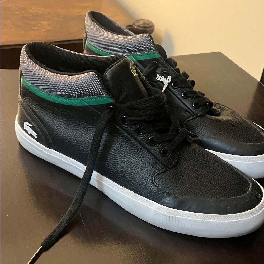 The Lacoste Ampthill excellent condition navy blue sz 8 in men 9.5-10 in women’s
